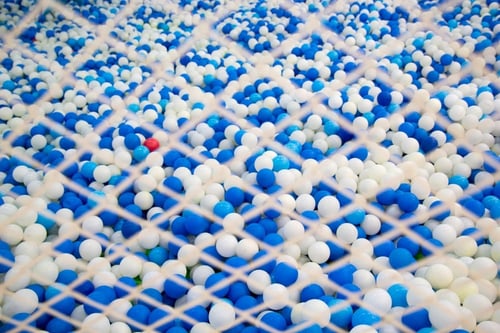 Pellets de poliamida utilizados como materia prima en la fabricación de piezas técnicas para aplicaciones industriales