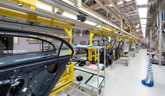 Material ABS aplicado en línea automotriz durante ensamble de componentes