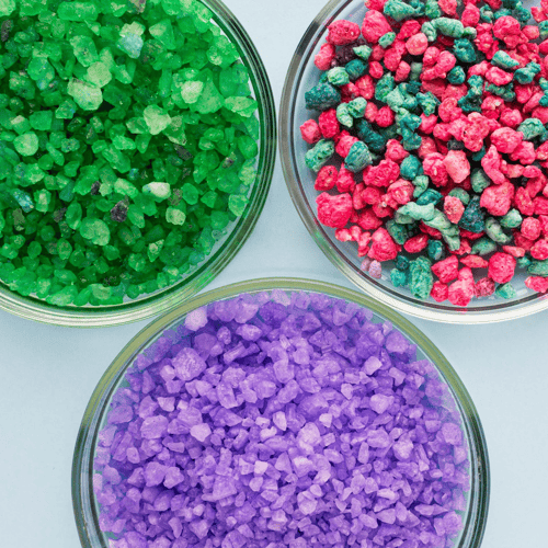 Resinas plásticas recicladas de colores en laboratorio, clasificadas por tipo para aplicaciones industriales